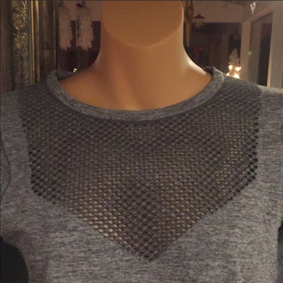 Workout top - Picture 3 of 4